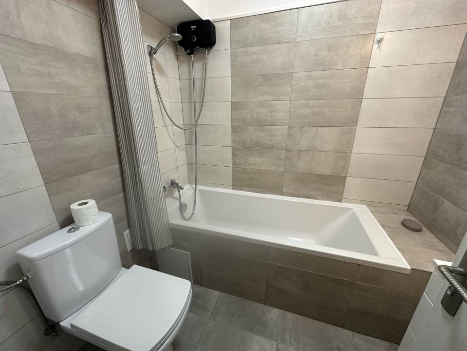 UNIRII-TRAIAN, 4 CAMERE LUX-130 MP, 4 BALCOANE!