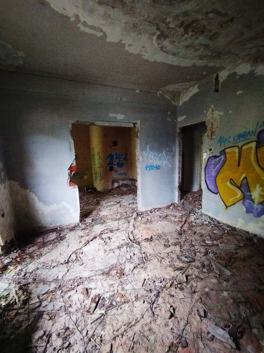 VAND TEREN IN COTROCENI STADAL 1240 MP + 3 VILE RENOVABILE LA CEL MAI BUN PRET