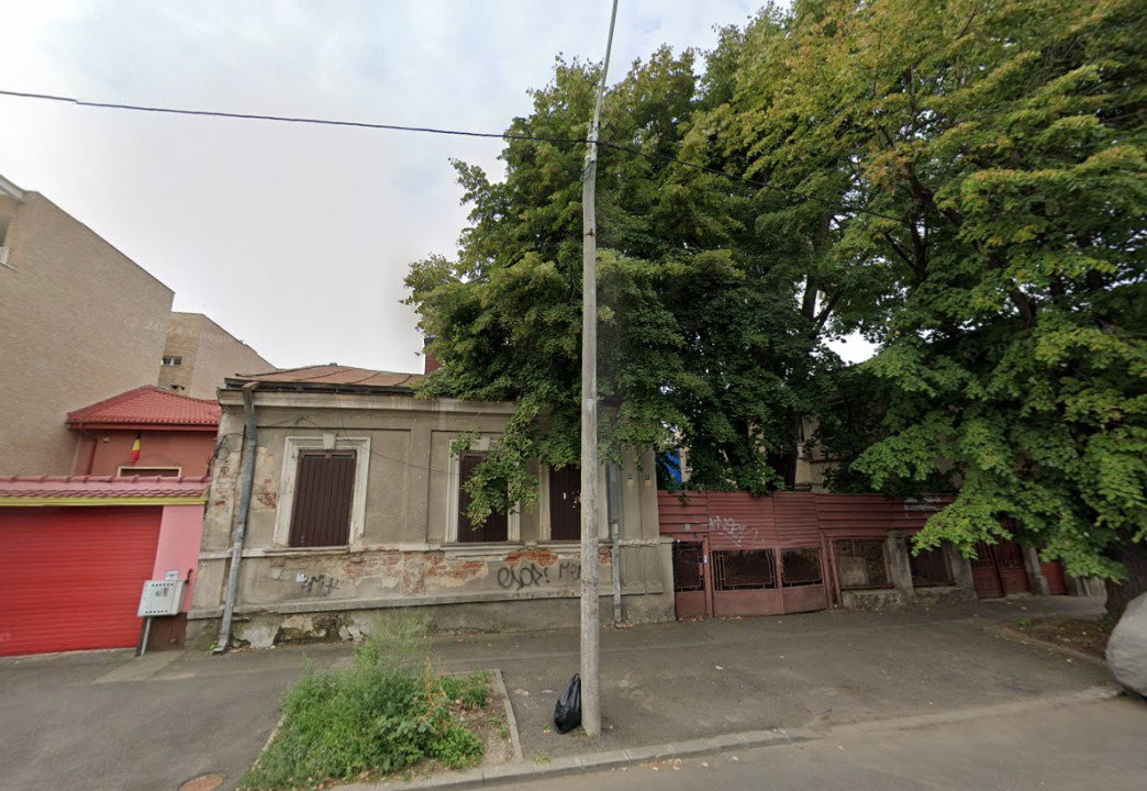 VAND TEREN IN COTROCENI STADAL 1240 MP + 3 VILE RENOVABILE LA CEL MAI BUN PRET