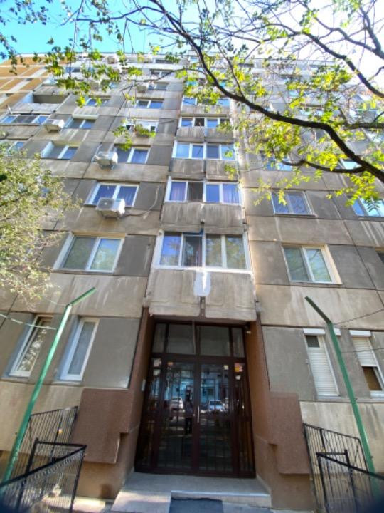 SE VINDE APARTAMENT 3 CAMERE DECOMANDAT SPATIOS IN ZONA RAHOVA-MARGEANULUI 