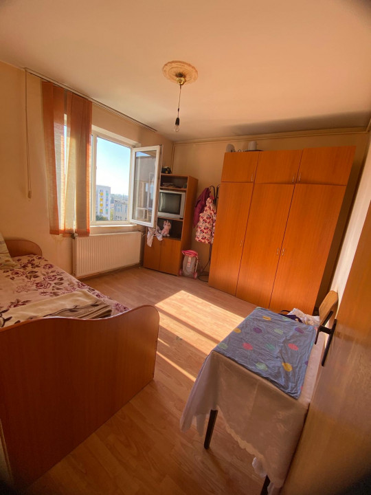 SE VINDE APARTAMENT 3 CAMERE DECOMANDAT SPATIOS IN ZONA RAHOVA-MARGEANULUI 