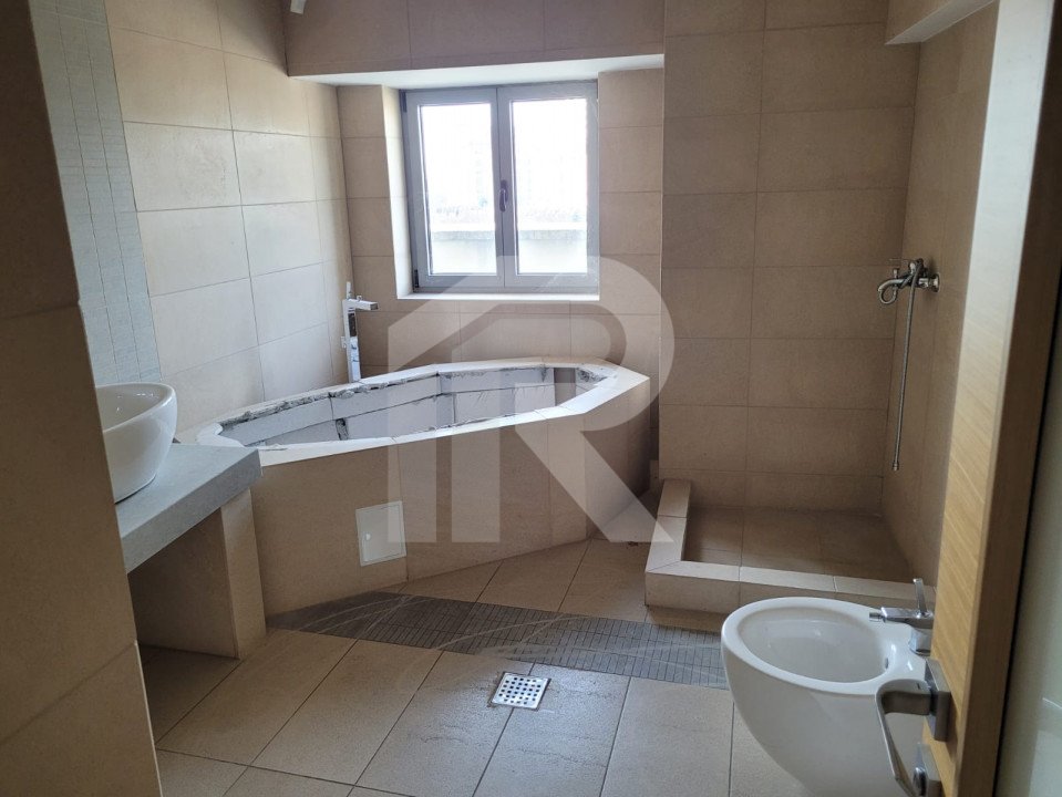 Vand penthouse situtat langa Casa Poporului, bld. Libertatii, PANORMA UNICA