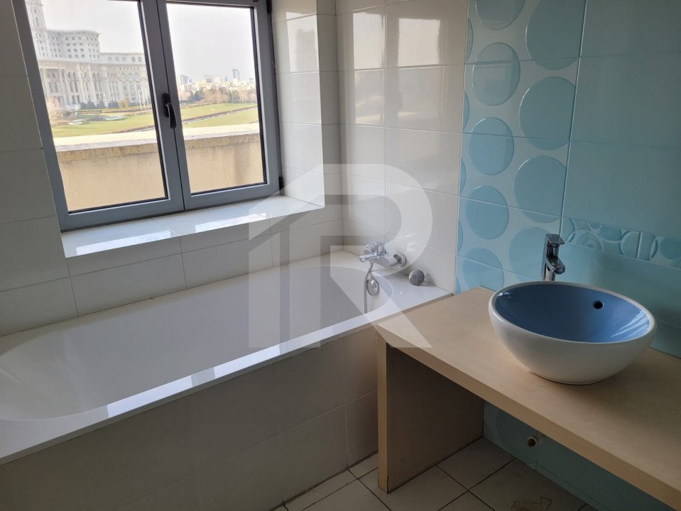 Vand penthouse situtat langa Casa Poporului, bld. Libertatii, PANORMA UNICA