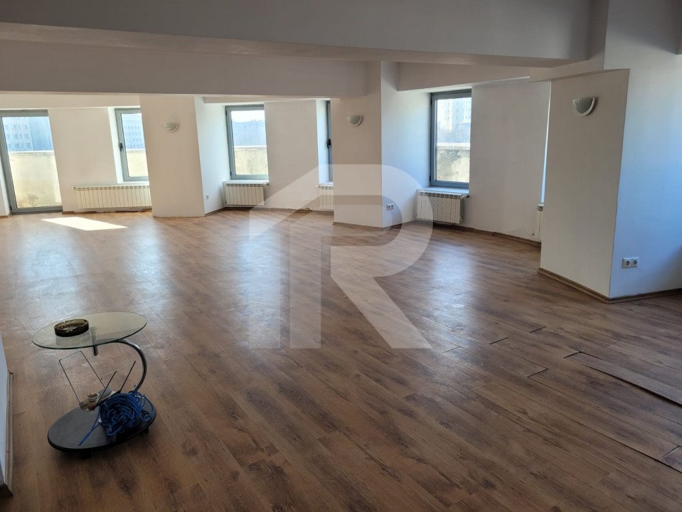 Vand penthouse situtat langa Casa Poporului, bld. Libertatii, PANORMA UNICA