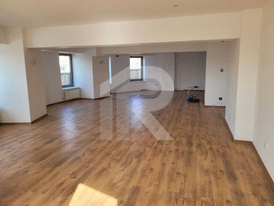 Vand penthouse situtat langa Casa Poporului, bld. Libertatii, PANORMA UNICA