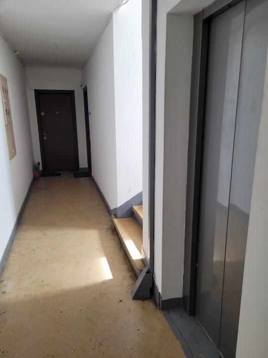 VAND APARTAMENT 3 CAMERE  LANGA METROU 1 MAI,  BL. ION MIHALACHE CU GRIVITEI