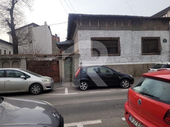 Casă centrală, singur curte - Cosbuc, Casa Poporului, Parcul Carol,  s.t. 468 mp