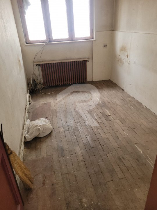 Casă centrală, singur curte - Cosbuc, Casa Poporului, Parcul Carol,  s.t. 468 mp