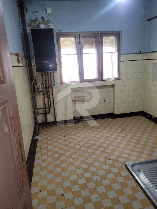 Casă centrală, singur curte - Cosbuc, Casa Poporului, Parcul Carol,  s.t. 468 mp