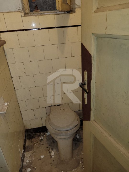 Casă centrală, singur curte - Cosbuc, Casa Poporului, Parcul Carol,  s.t. 468 mp