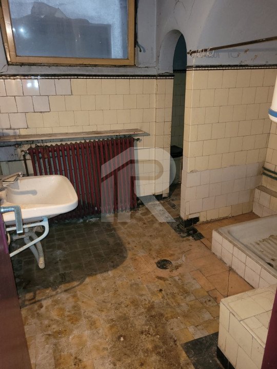 Casă centrală, singur curte - Cosbuc, Casa Poporului, Parcul Carol,  s.t. 468 mp