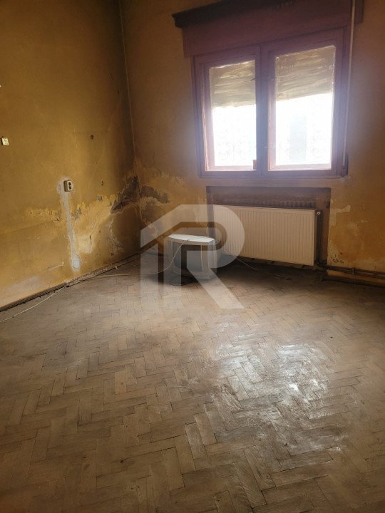Casă centrală, singur curte - Cosbuc, Casa Poporului, Parcul Carol,  s.t. 468 mp