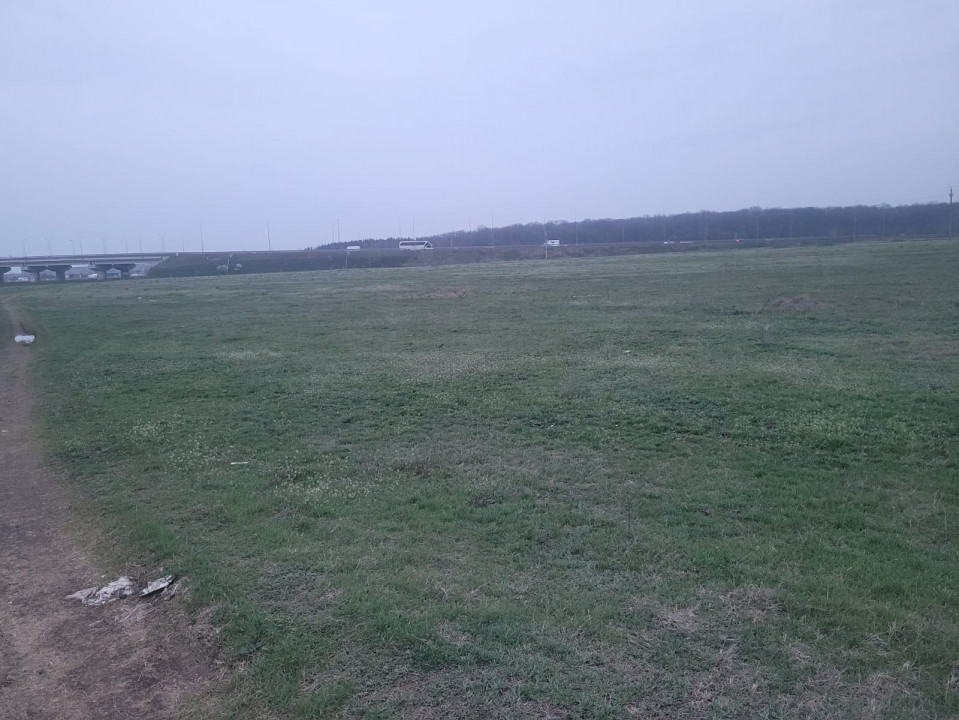 Vând două terenuri, 5000 și 7500 m², în Pipera, aproape de cartierul Bellemonde