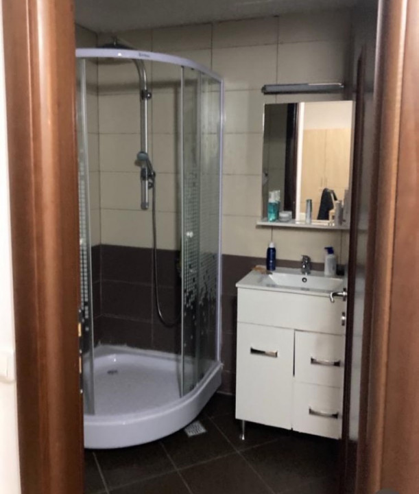 Vand apartament 2 camere decomandat, Sinaia, langa Hotal Mara