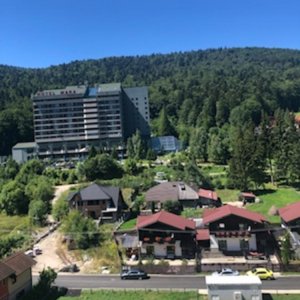 Vand apartament 2 camere decomandat, Sinaia, langa Hotal Mara