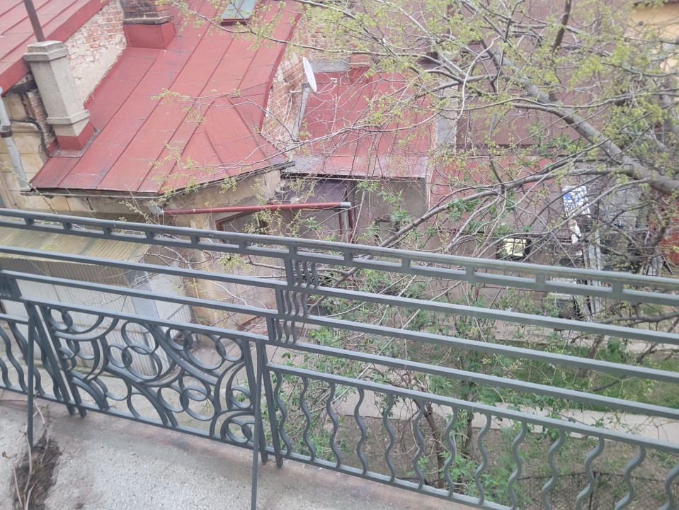 De vânzare apartament 3 camere in vila, etaj 1/2, Cartierul Evreiesc