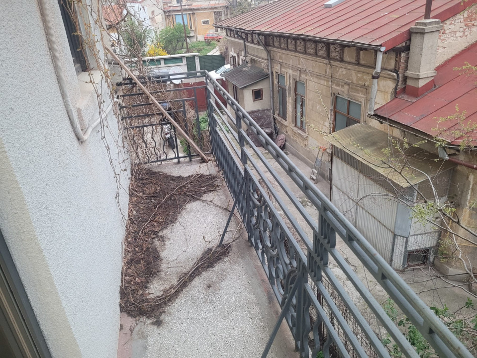 De vânzare apartament 3 camere in vila, etaj 1/2, Cartierul Evreiesc