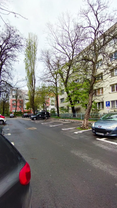Vand apartament 4 camere, Trapezului – 5 min până la metrou 1 Decembrie 1918