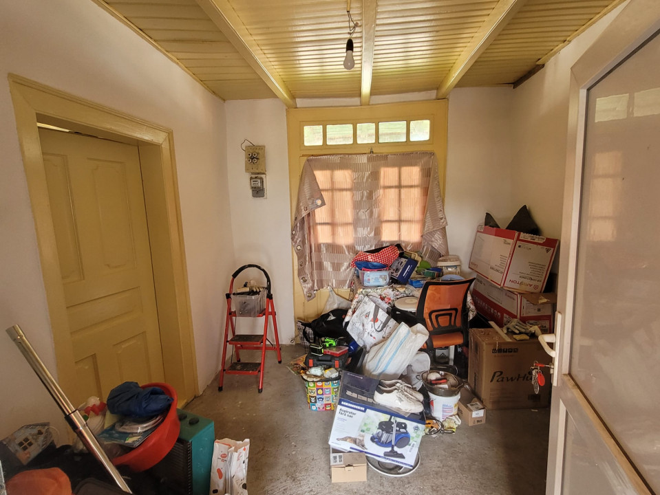 Casă bătrânească locuibilă, cu teren generos de 1500 mp,IF Dascălu, lângă Profi
