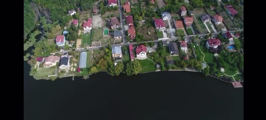 Vila de lux, 427 mp utili și 2313 mp teren, pe malul lacului Cociovaliștea