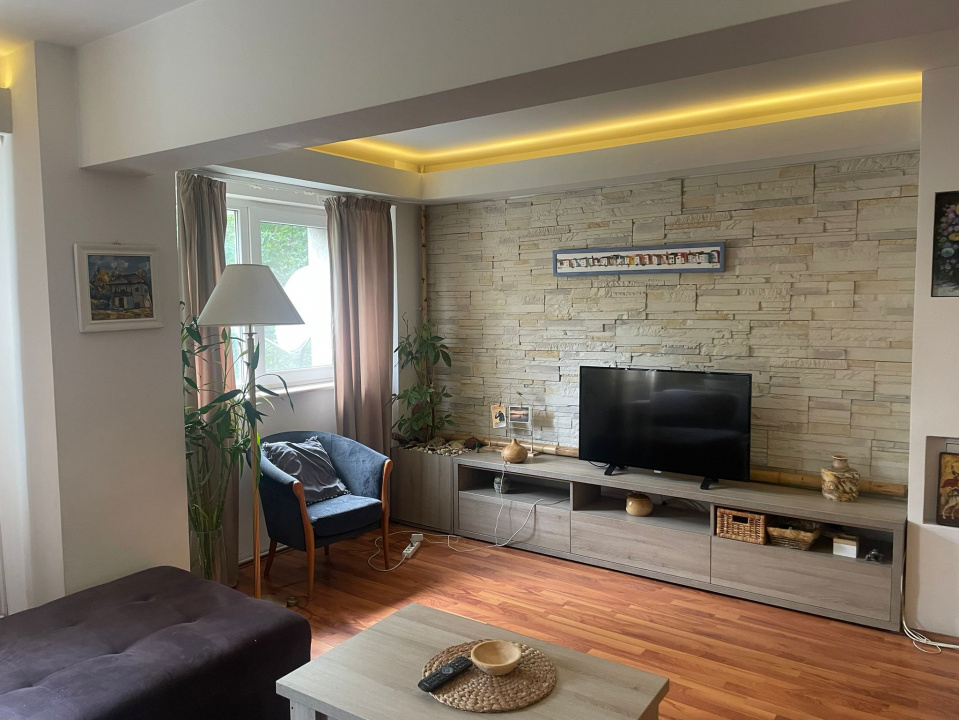 Inchiriez apartament de 2 camere 85 mp in zona Timpuri Noi/Tineretului