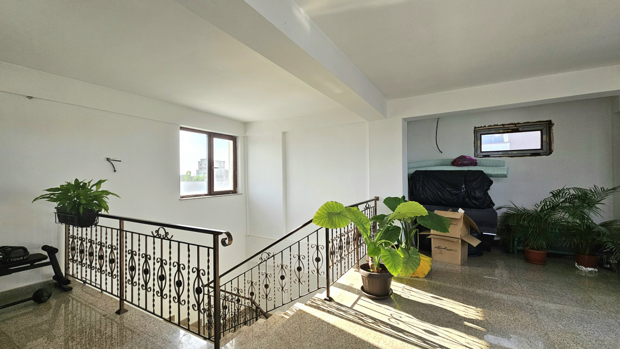 Apartament  - terasa 200 mp-complet cu vedere libera si parcare