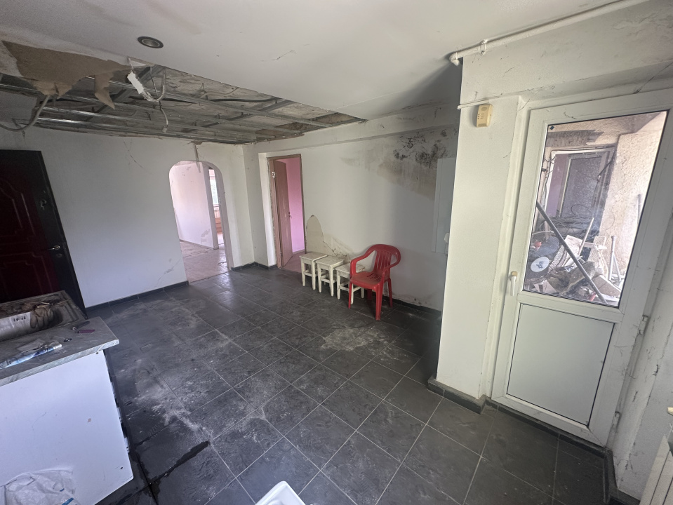 1 DECEMBRIE, 4 CAMERE 98 MP, LOT 22 MP PARCARE!