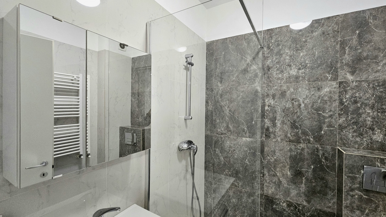 Apartament  - terasa 200 mp-complet cu vedere libera si parcare