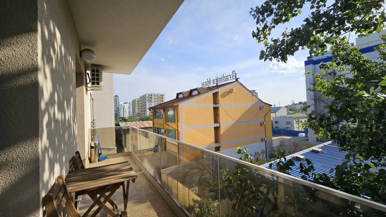 Apartament  - terasa 200 mp-complet cu vedere libera si parcare