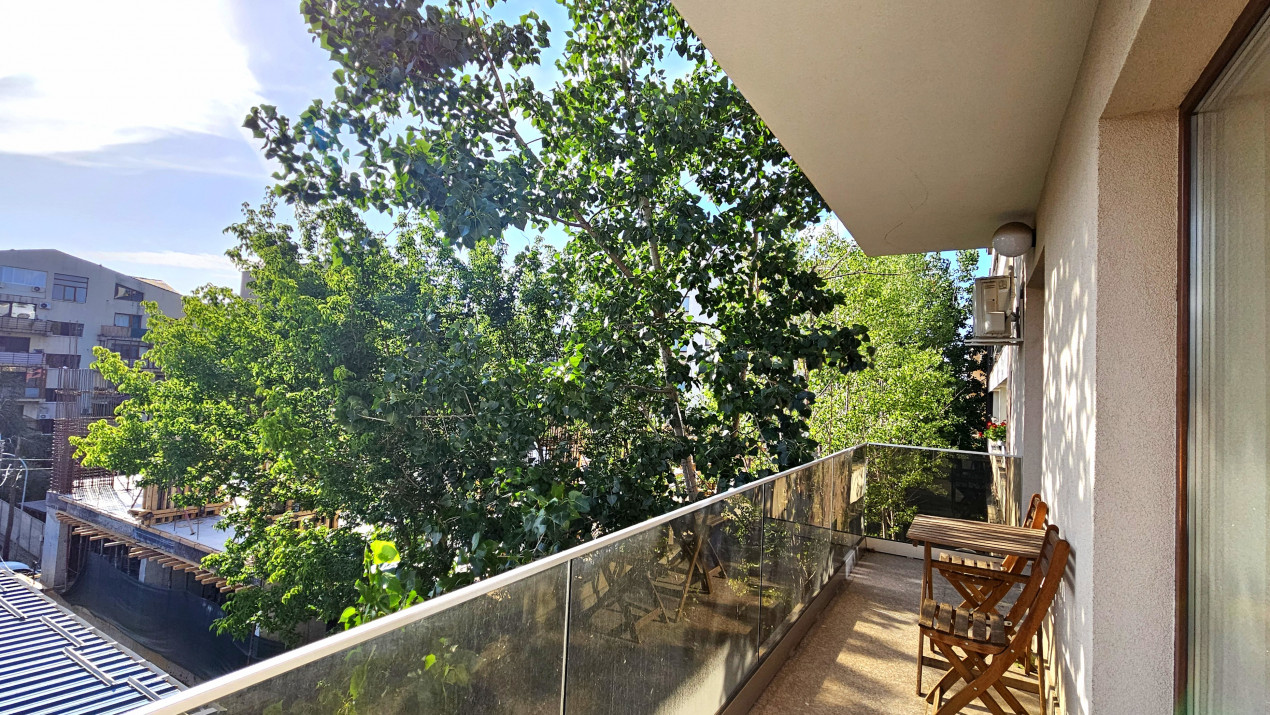 Apartament  - terasa 200 mp-complet cu vedere libera si parcare