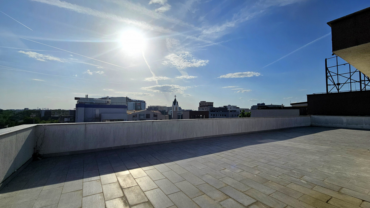 Apartament  - terasa 200 mp-complet cu vedere libera si parcare