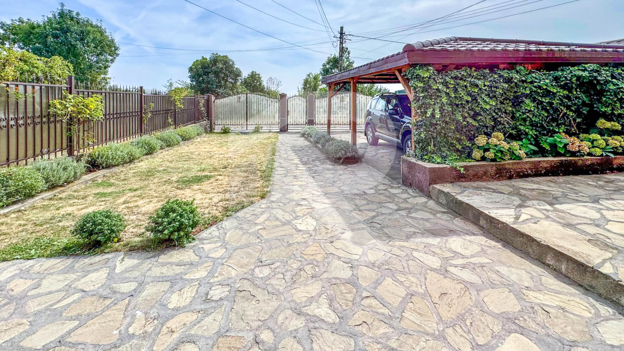 Casa | 356 mpc | Lot 1422 mp | Atelier de creatie | Locuinta/sediu | Baicoi