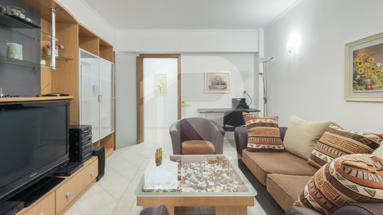 Vânzare apartament 3 camere – Ultracentral, Bloc Scala, Bd. Magheru