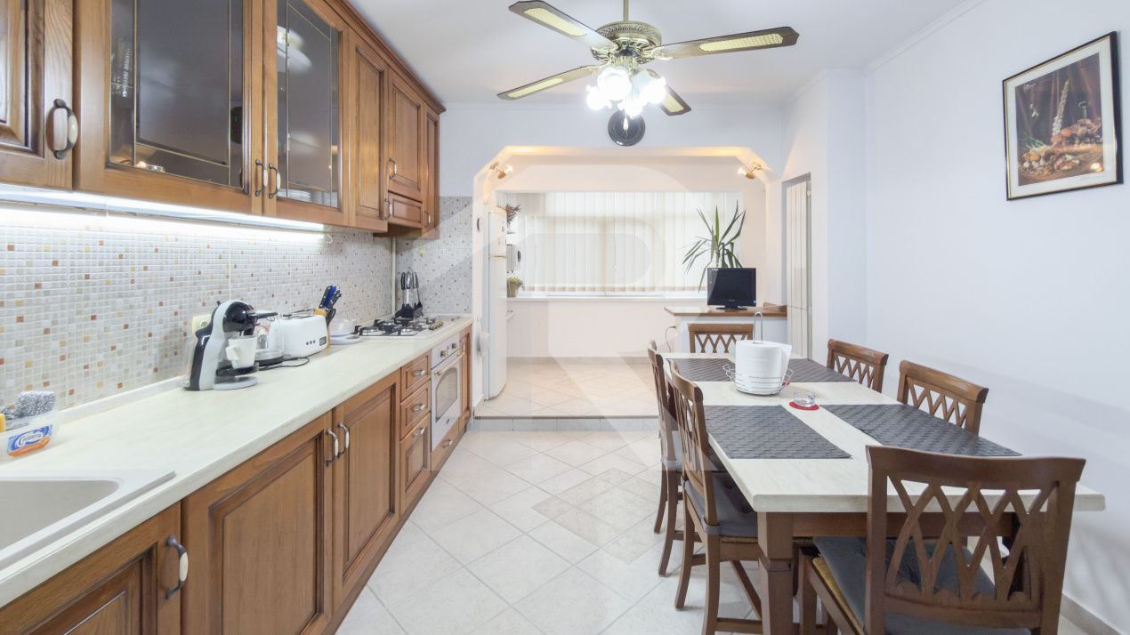 Vânzare apartament 3 camere – Ultracentral, Bloc Scala, Bd. Magheru