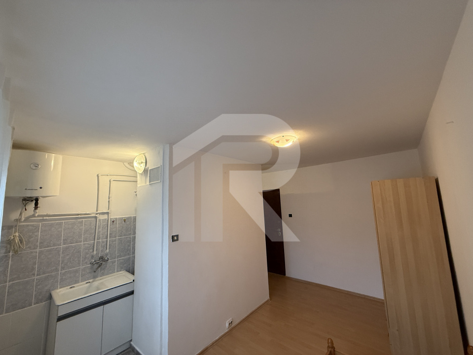 Garsoniera situata la parter, Str Iacob Andrei, bloc civilizat !