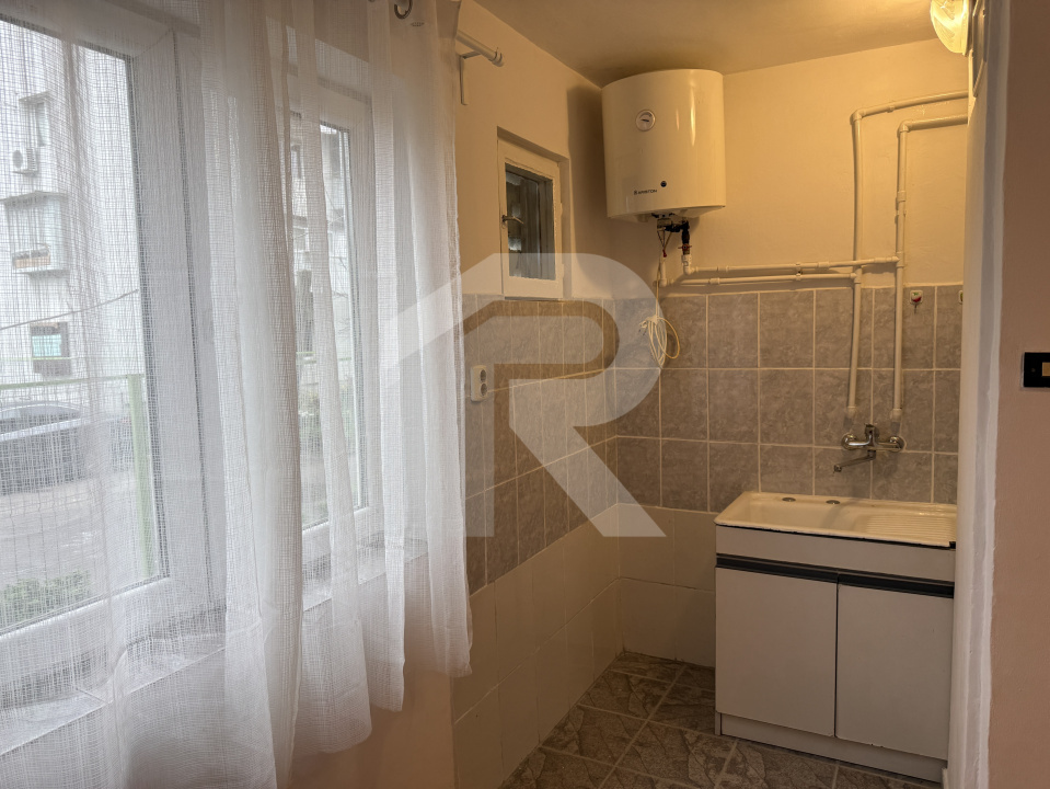 Garsoniera situata la parter, Str Iacob Andrei, bloc civilizat !