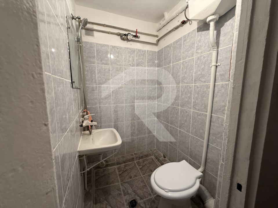 Garsoniera situata la parter, Str Iacob Andrei, bloc civilizat !