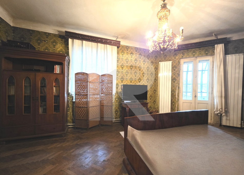 Apartament in Vila, 5 camere,  Alexandru Philippide 4, de renovat