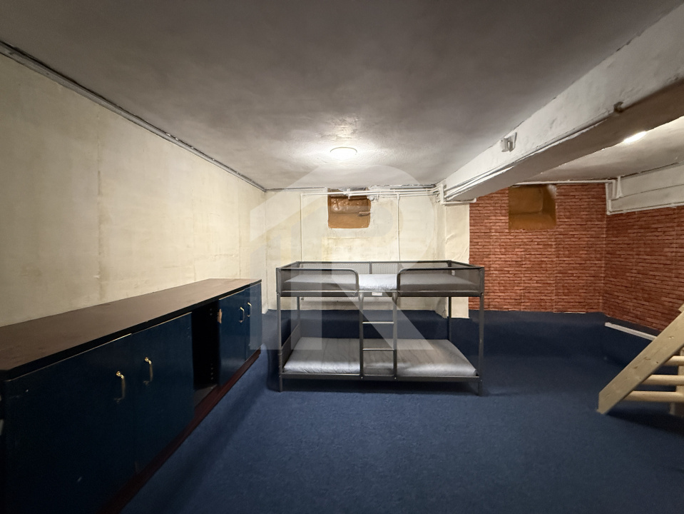 Locatie cu 12 patruri pentru muncitori straini, cu posibilitate de parcare !