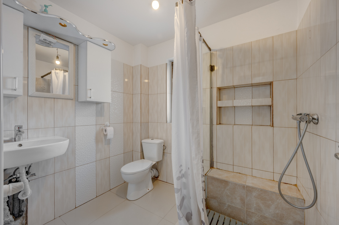 COMUNA BERCENI – TOAMNEI, CASA 5 CAMERE, 112 MP UTILI + POD 40 MP, LOT 320 MP!