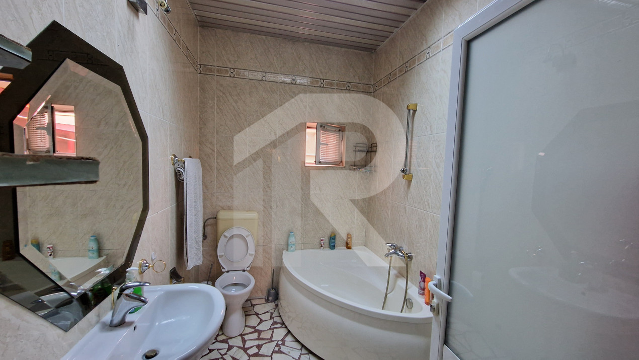 Vila , 300mp utili, ideala afterschool, cazare muncitori straini etc!