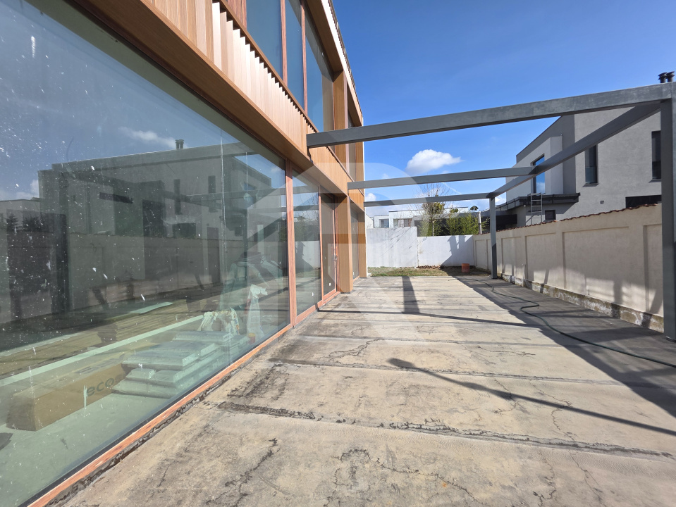 Vilă Modernă P+2E în Pipera – Spațiu, Confort și Terasa Panoramică