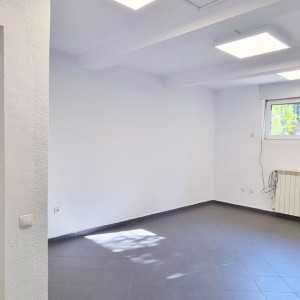 Apartament decomandat in Cotroceni, demisol cu 4 camere in suprafata de 82,73mp!